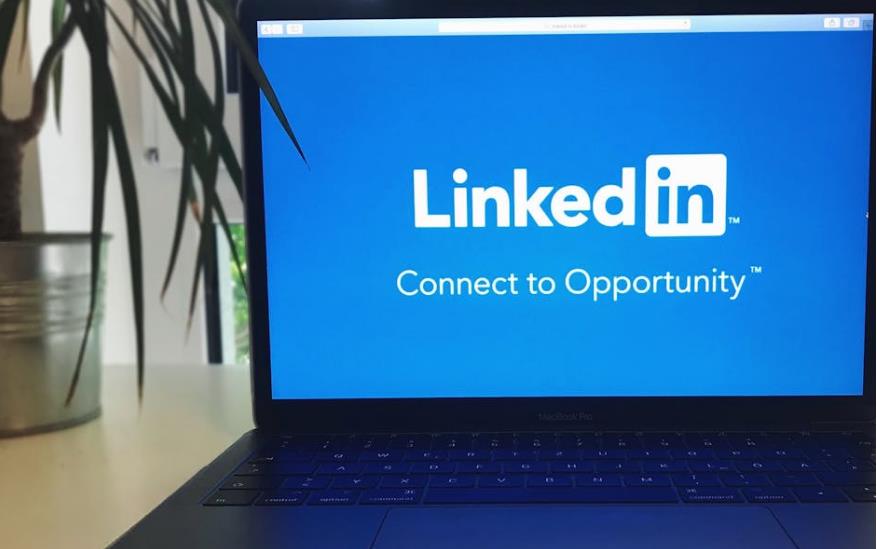 领英广告于专业职场生态中高效触达目标受众,让每一次广告投放都成为品牌撬动职业圈层价值的关键动作。