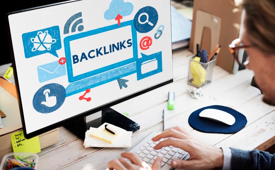 聚焦 BACKLINKS,通过多样网络元素探索高效外链获取策略。