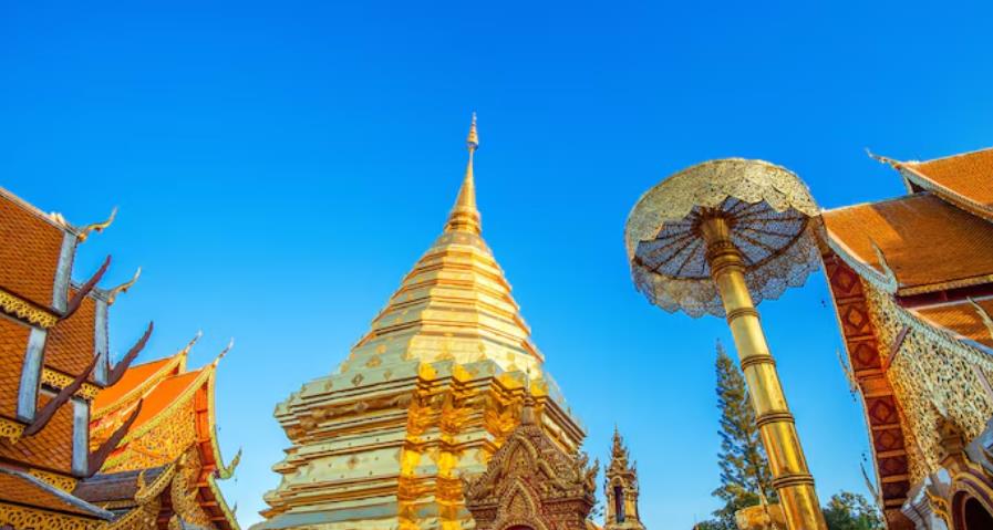 泰国双龙寺金色佛塔,凸显东南亚宗教文化景观,为文旅及宗教相关外贸产品提供市场切入点。