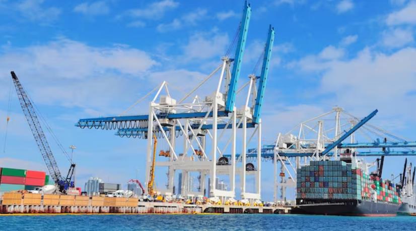 东南亚港口集装箱码头,体现区域物流与贸易枢纽优势,支撑外贸企业借势 RCEP 拓展出口新蓝海。