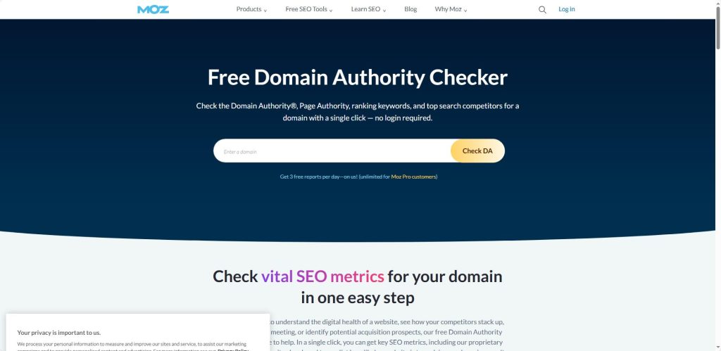 Domain Authority（DA）是一种由Moz提供的第三方评分，用于衡量网站整体权威性和在搜索引擎中排名潜力的指标。